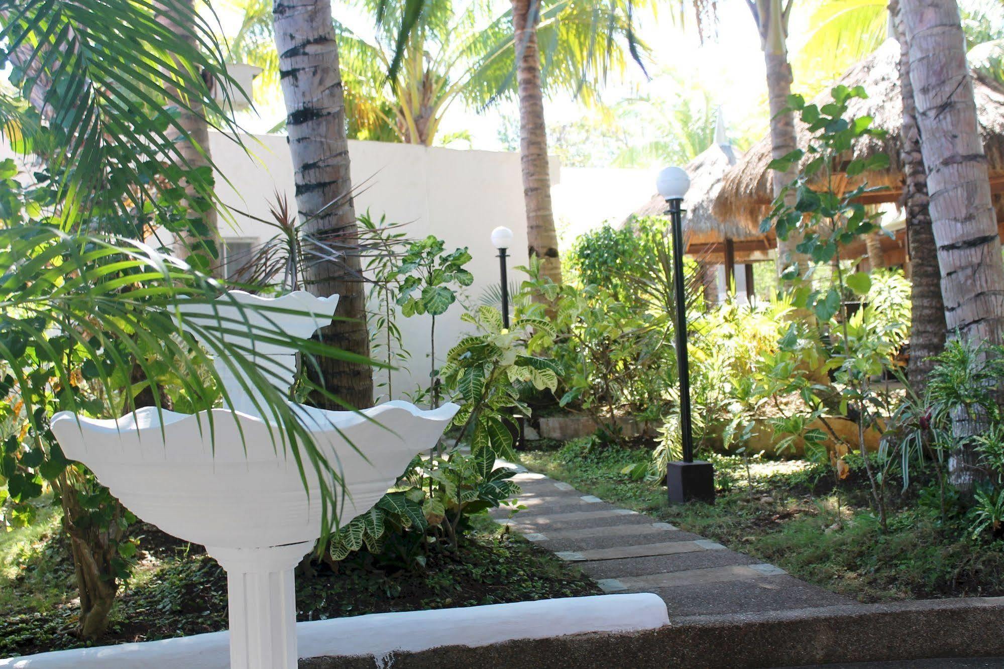 Paragayo Resort Tawala  Buitenkant foto