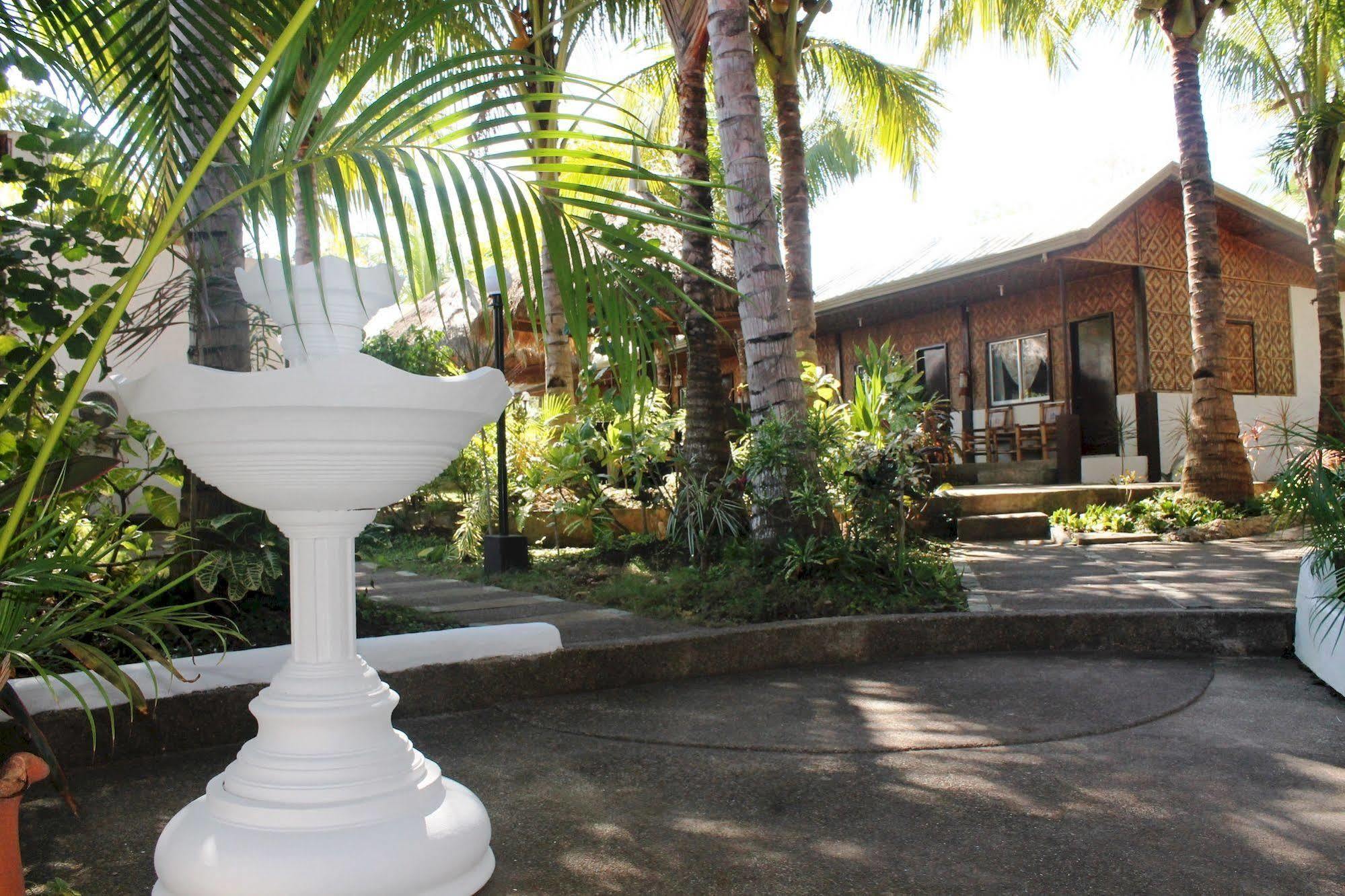 Paragayo Resort Tawala  Buitenkant foto